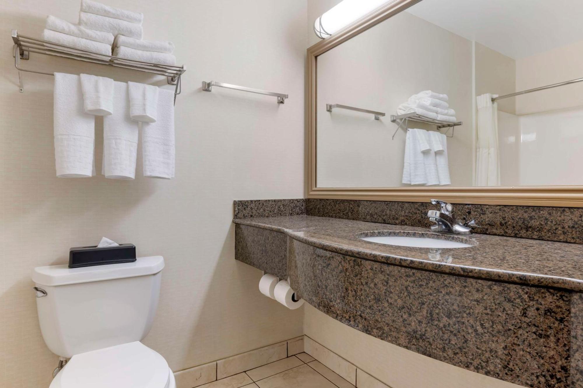 Best Western Plus Lake Elsinore Inn & Suites Exterior photo