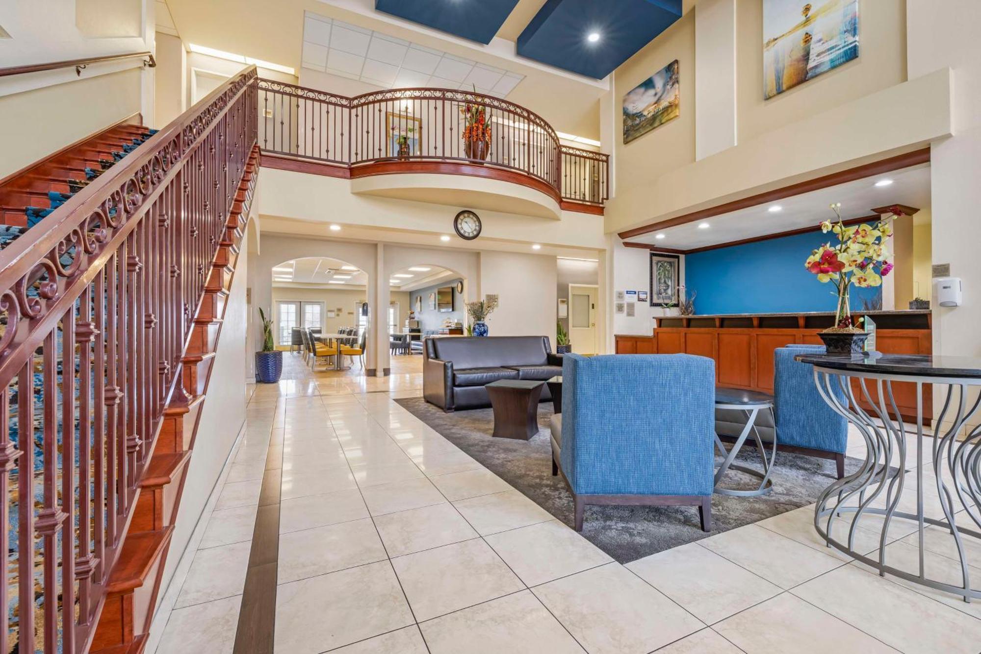 Best Western Plus Lake Elsinore Inn & Suites Exterior photo