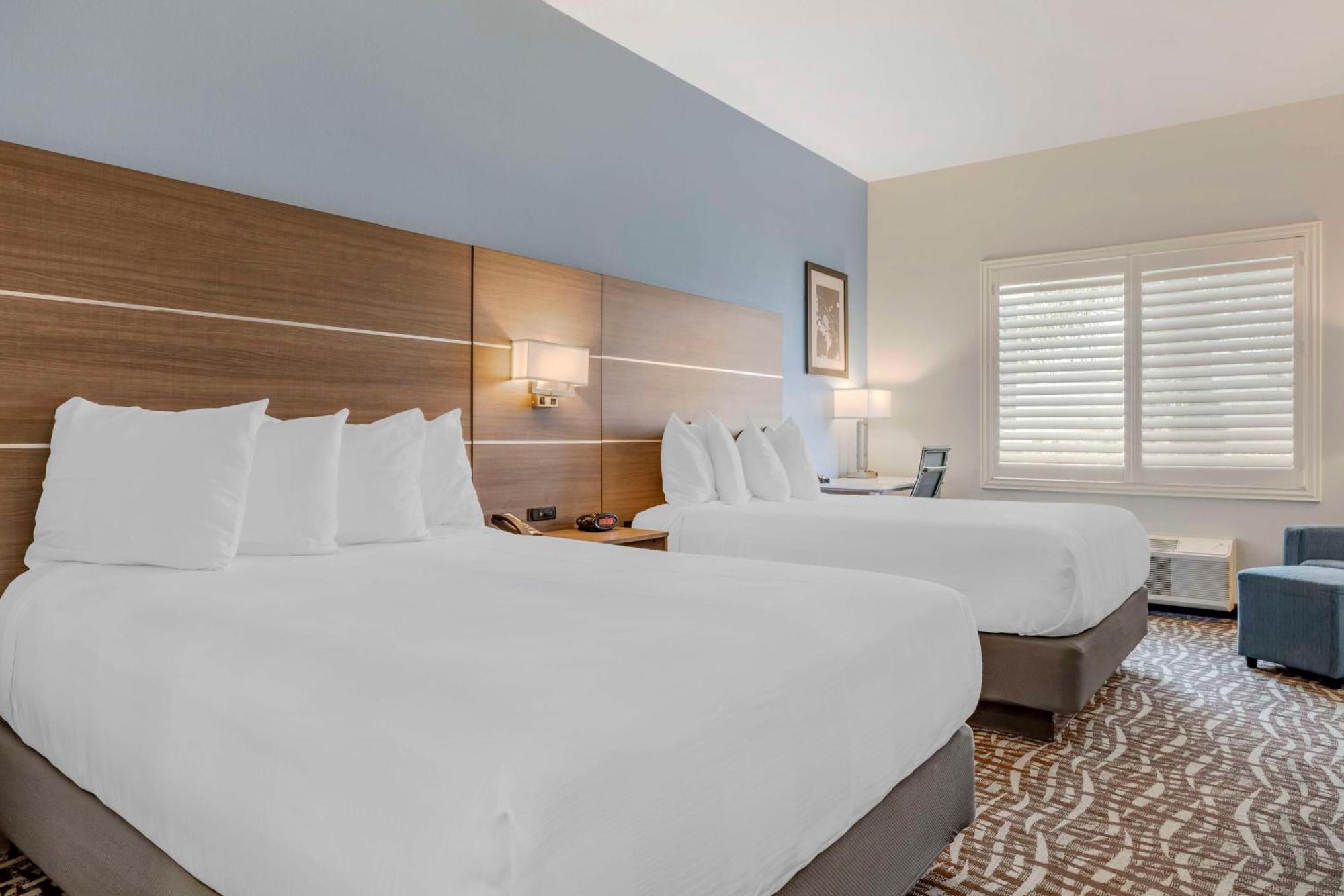 Best Western Plus Lake Elsinore Inn & Suites Exterior photo