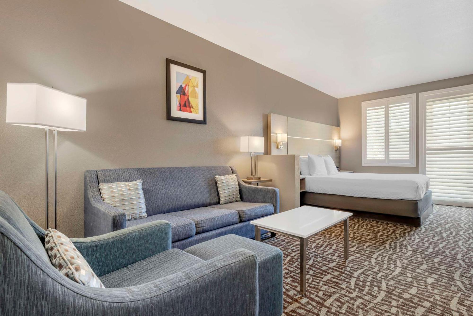 Best Western Plus Lake Elsinore Inn & Suites Exterior photo