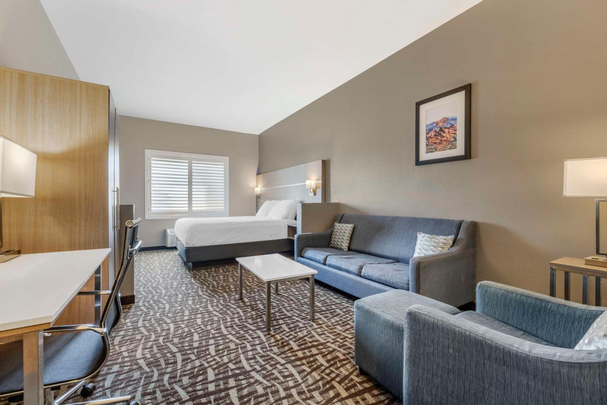 Best Western Plus Lake Elsinore Inn & Suites Exterior photo