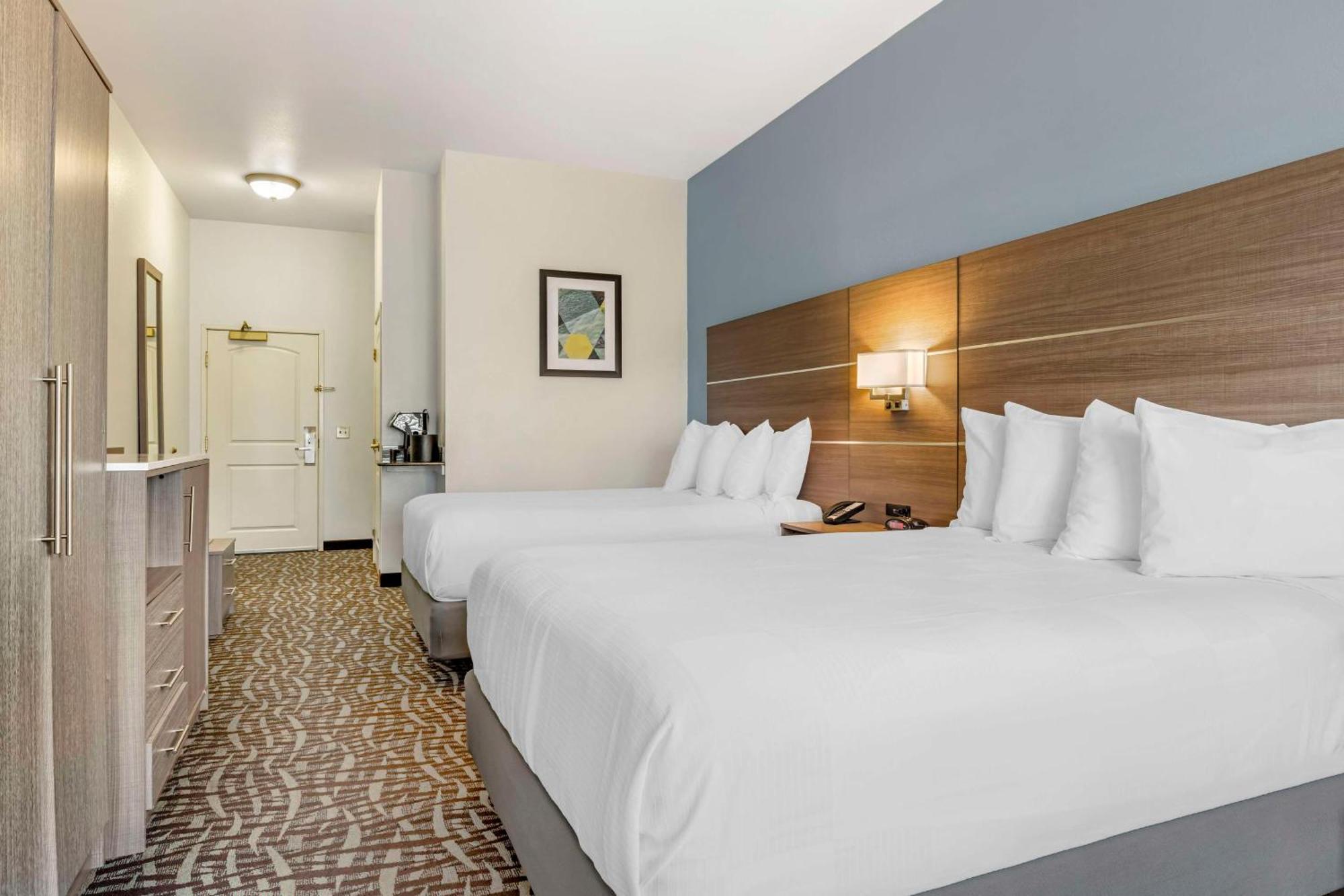 Best Western Plus Lake Elsinore Inn & Suites Exterior photo