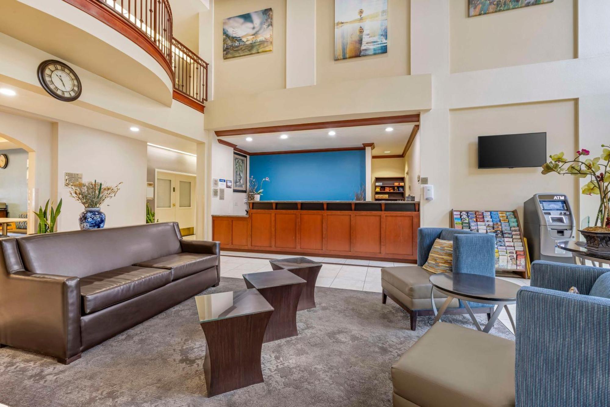 Best Western Plus Lake Elsinore Inn & Suites Exterior photo