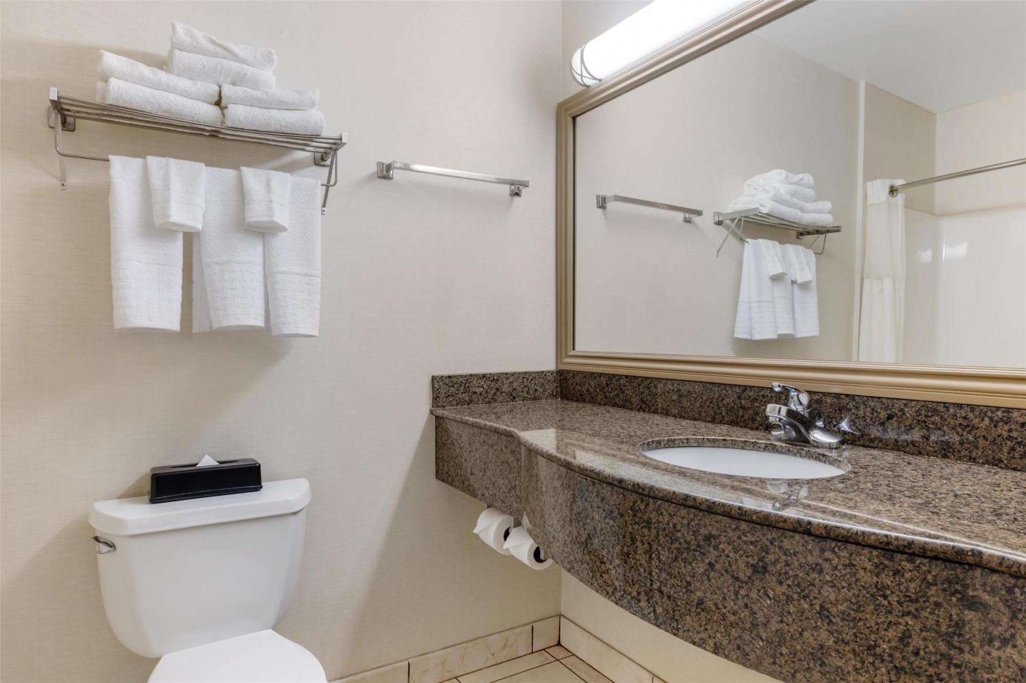 Best Western Plus Lake Elsinore Inn & Suites Exterior photo
